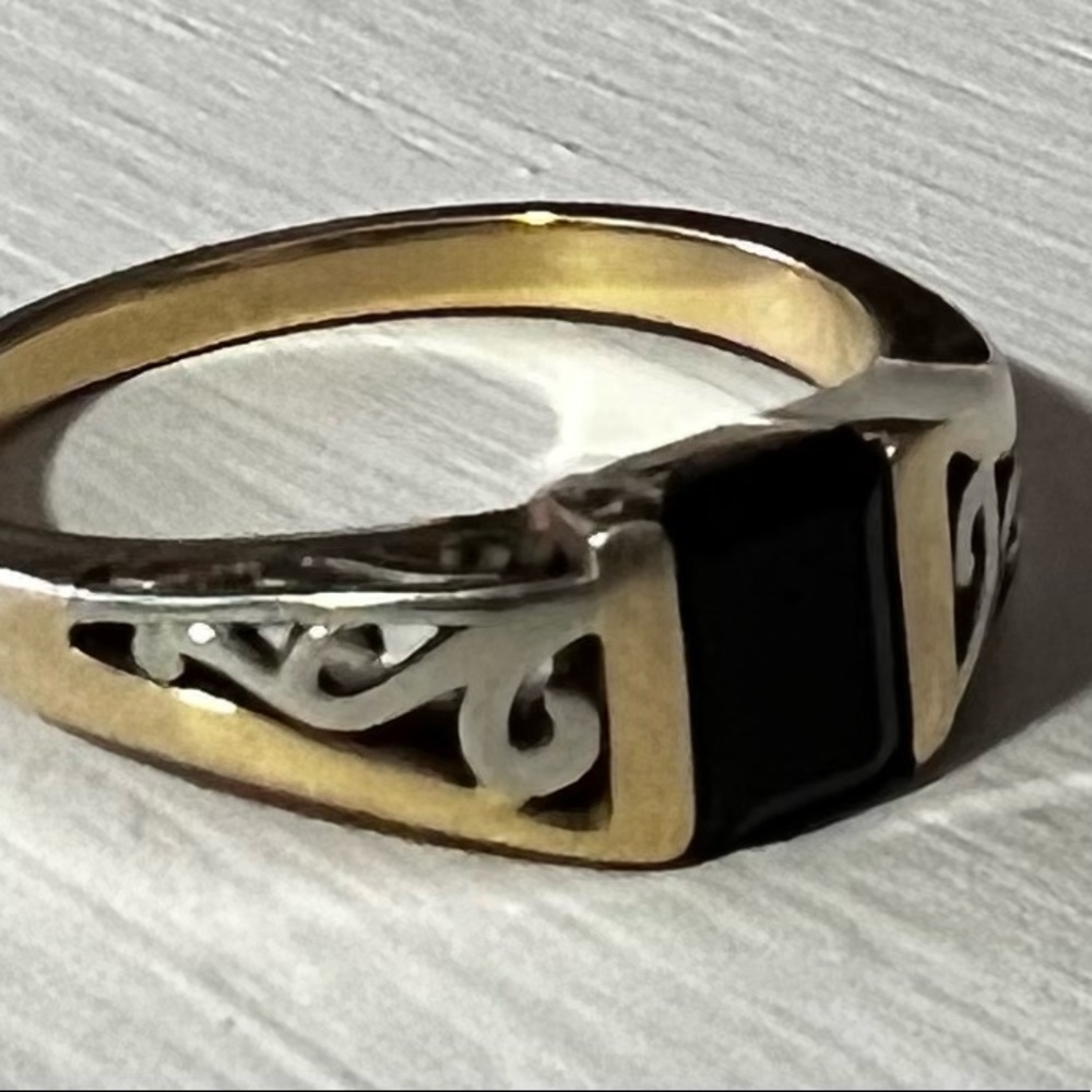 Two-tone 14k with Onyx stone
